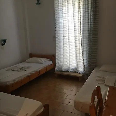 Zinas Pansion Konukevi Chora (Ios)